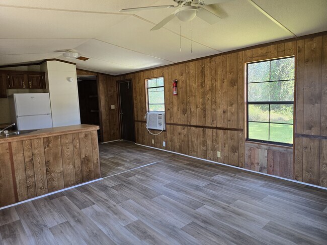 Building Photo - 472 Ruben Wells Rd