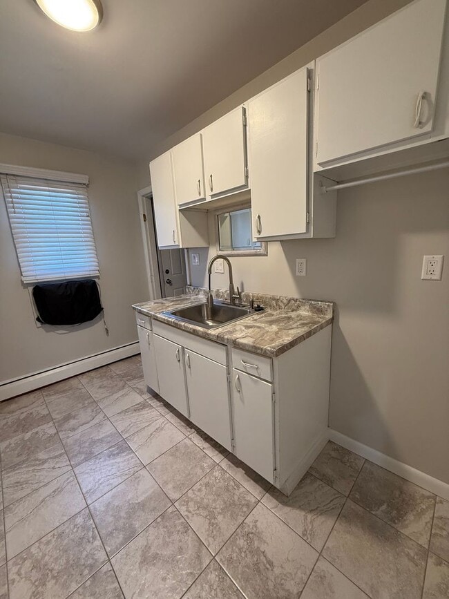 Building Photo - Gorgeous Remodeled 3-Bedroom Home in Lakewood!!