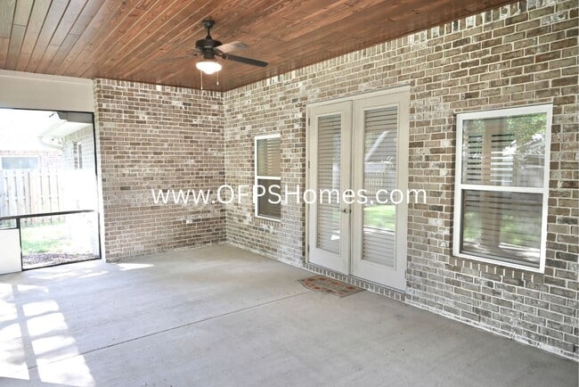 Building Photo - 4bed Home within Walking Distance to Sound
