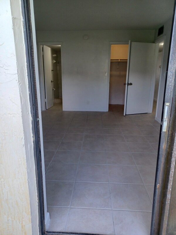 Building Photo - 4165 SW 67th Ave