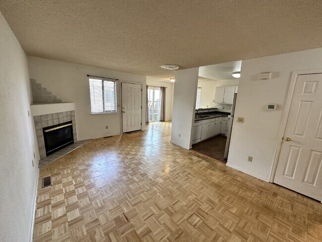 Building Photo - Available August!  Charming Townhome in Table Mountain Heights!