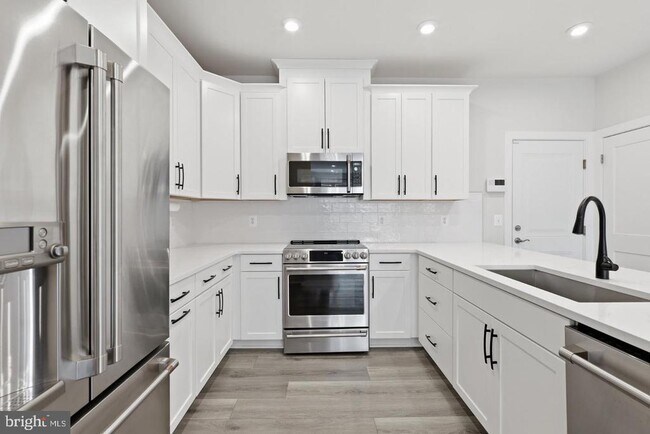 Building Photo - 43728 Transit Sq