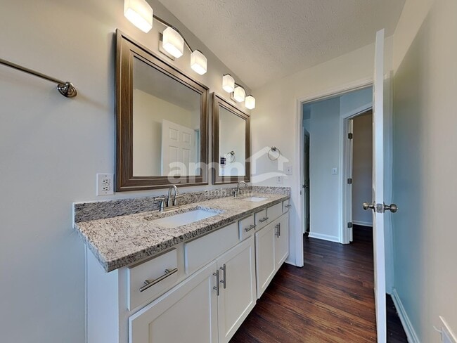 Building Photo - 1048 Reveres Run