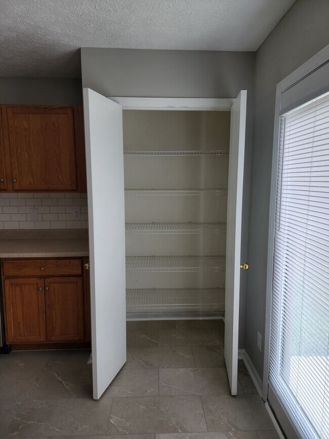 Building Photo - Three Bedroom Two Bath Home in Deerfield Farms Dayton, Indiana