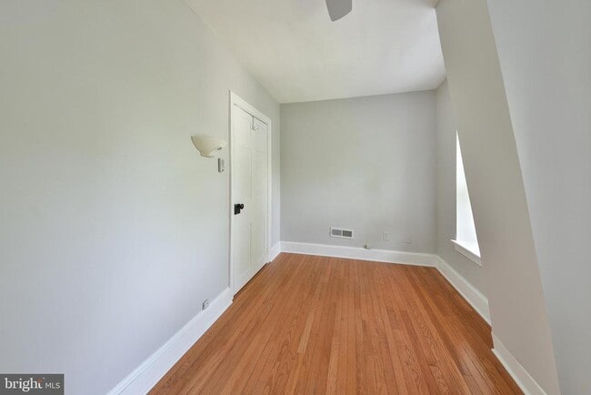 Building Photo - 9 W Wissahickon Ave