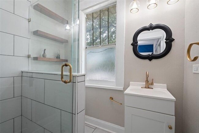 Building Photo - 905 E 22nd Ave.