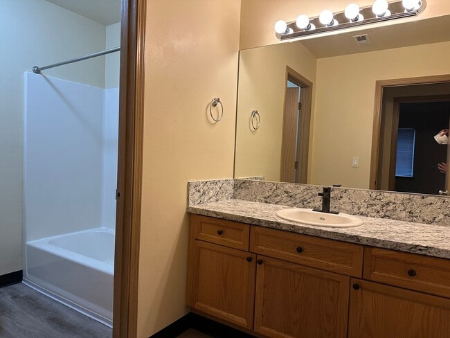 Building Photo - Francis Avenue