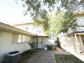 Building Photo - 2 BR 1 BA rental