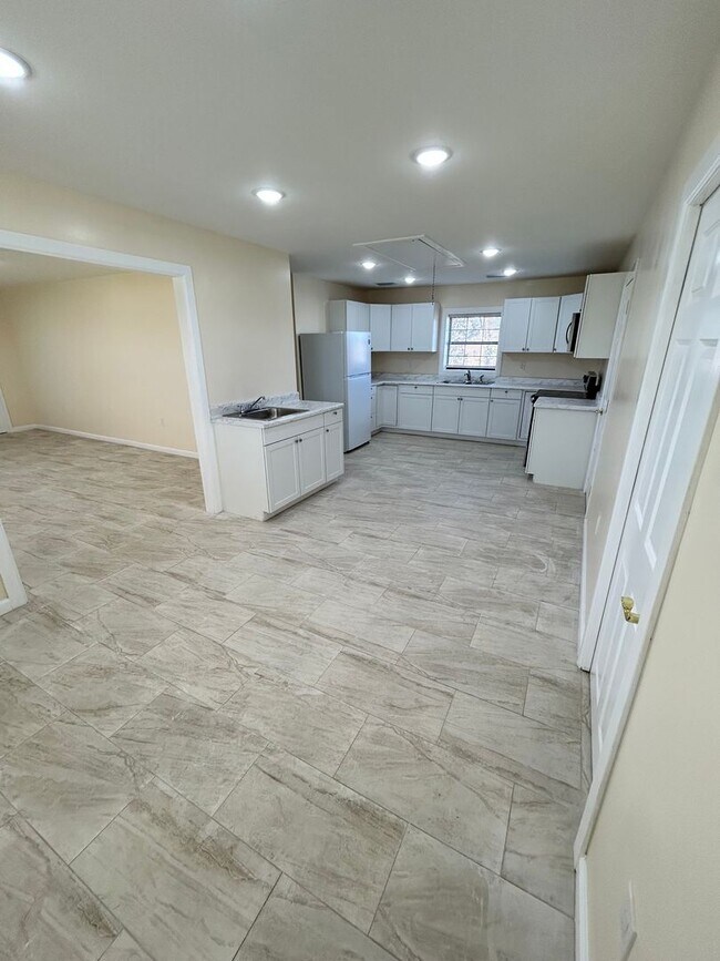 Building Photo - 2433 Wakulla Ave