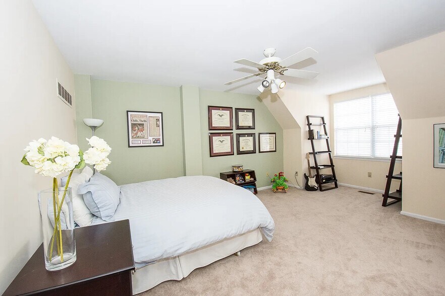Primary Photo - 327 Thyme Ln