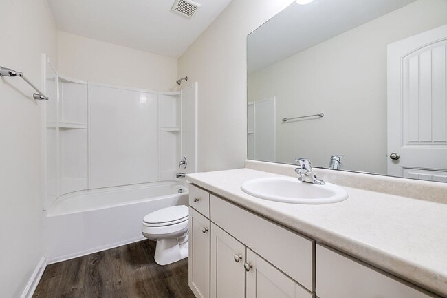 Building Photo - Spacious Custom 8 Bed 4.5 Bath Home on Lar...