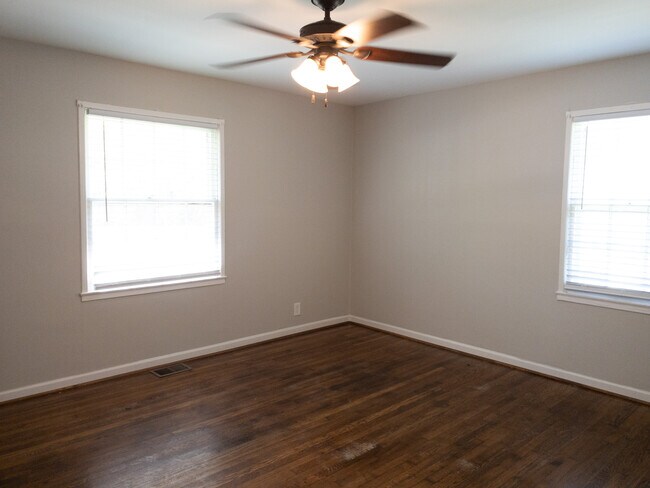 Building Photo - 236 Kent Dr