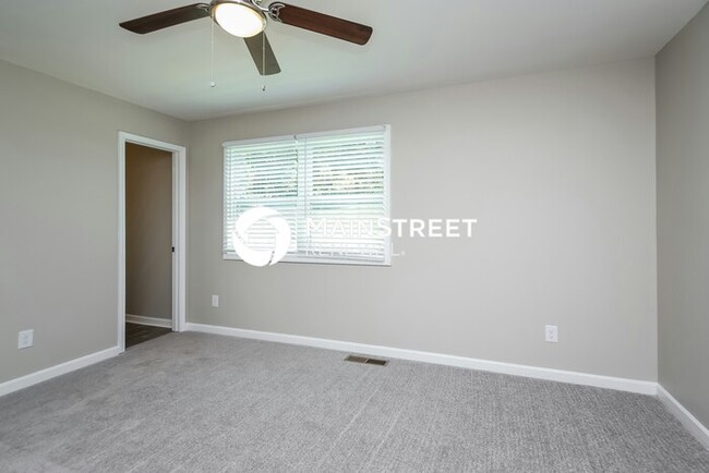 Building Photo - 2498 Winding Creek Dr