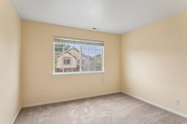 Building Photo - 984 Park Hill Cir