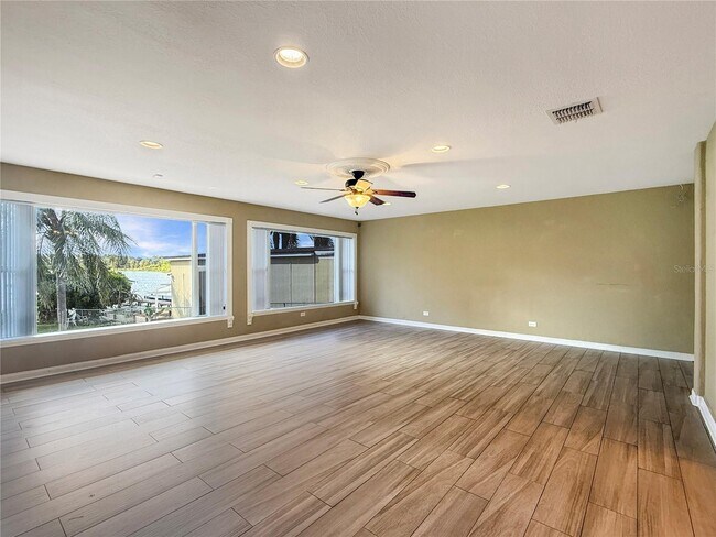 Building Photo - 117 Lake Roy Dr