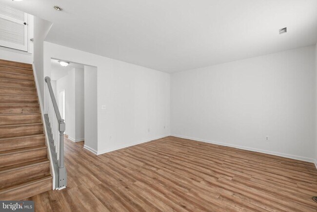 Building Photo - 2372 Woodland Pond Ln