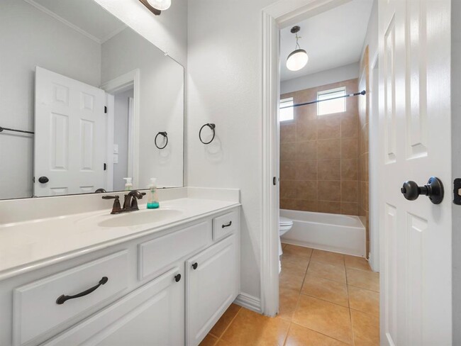 Building Photo - 5430 Tyler Park Ln
