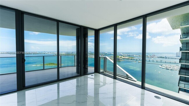 Building Photo - 700 NE 24th St