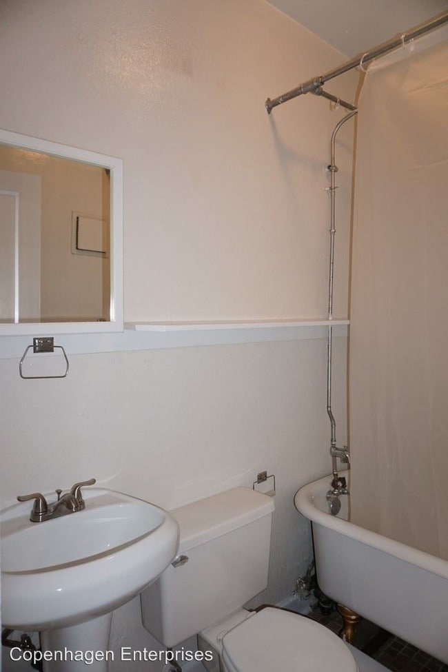 Building Photo - 22 Oak Grove St