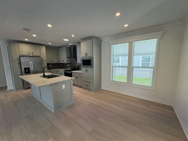 Building Photo - 1643 Voyager Dr