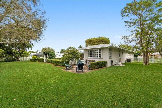 Building Photo - 16220 SW 88th Avenue Rd