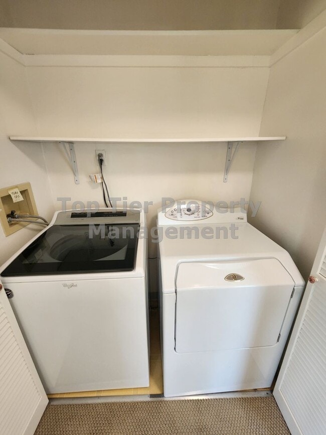 Building Photo - Charming 3 Bed, 2 Bath, 1,888 sqft House in Downtown Concord - Available now for lease!