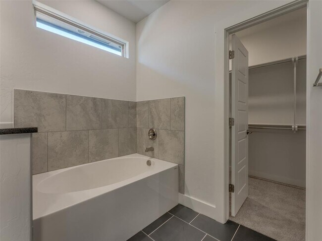 Building Photo - 1325 Monterey Dr