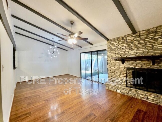 Building Photo - 3000 Lakeside Dr