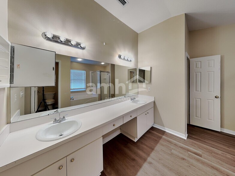 Building Photo - 10536 Juliano Dr