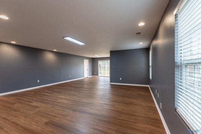 Building Photo - 2401 Bell Manor Dr SW