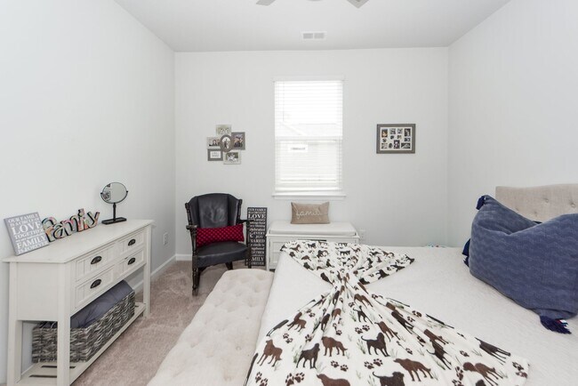 Building Photo - 4 Bedroom 2 Bath Home in French Quarter Creek - Huger