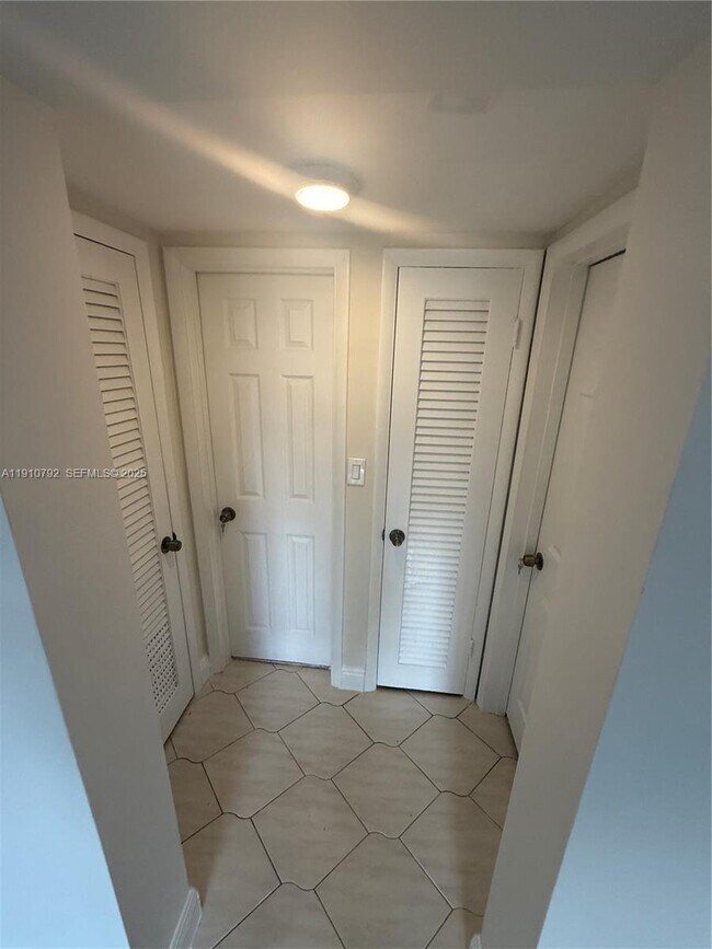 Building Photo - 1540 NE 191st St