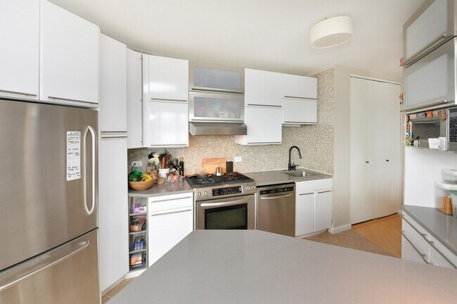 Building Photo - 7000 Boulevard