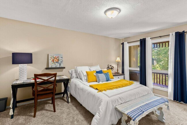 Building Photo - 6 Dogwood Dr