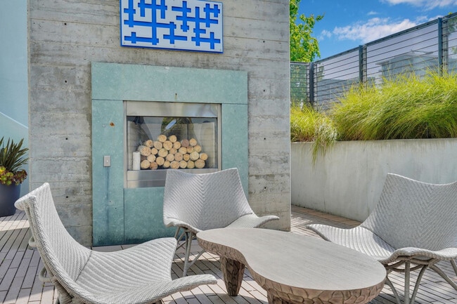 Building Photo - 355 Berry St