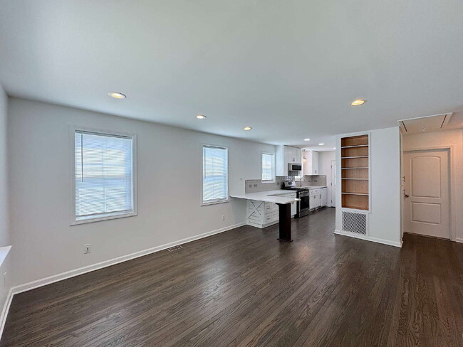 Building Photo - Stylish Updated Home Just Minutes from Dow...