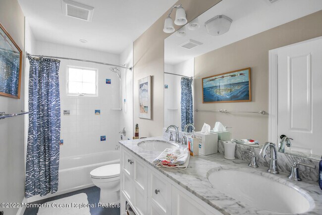 Building Photo - 812 Claridge Dr