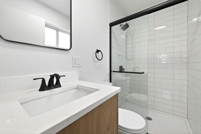 Building Photo - 7357 N Winchester Ave