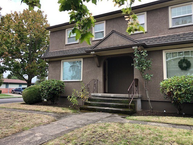 Building Photo - 7342 N Portsmouth Ave