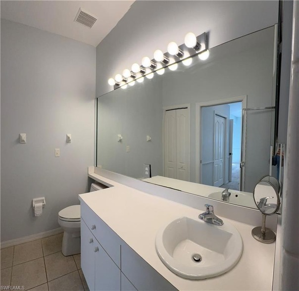Building Photo - 20653 Country Barn Dr
