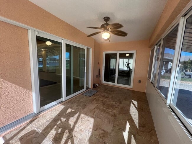 Building Photo - 12660 SW Lakeside Dr