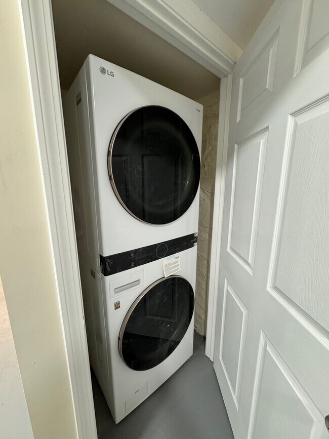 Building Photo - Single Family in Allston Near BU - Available 9/1/2026