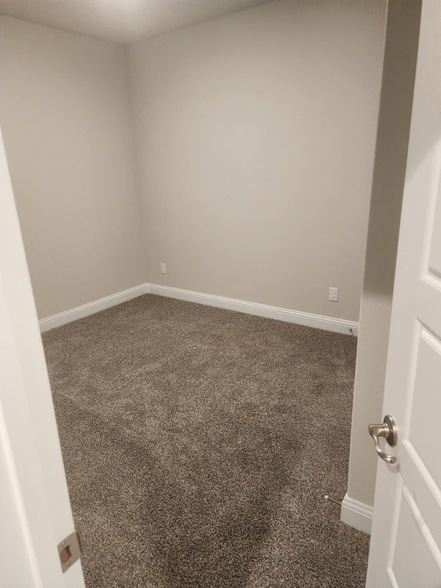 Building Photo - 1600 Razorbill Rd