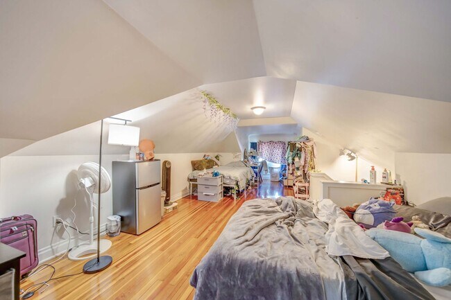 Building Photo - Charming 5-Bedroom Home with Exposed Brick and Modern Upgrades