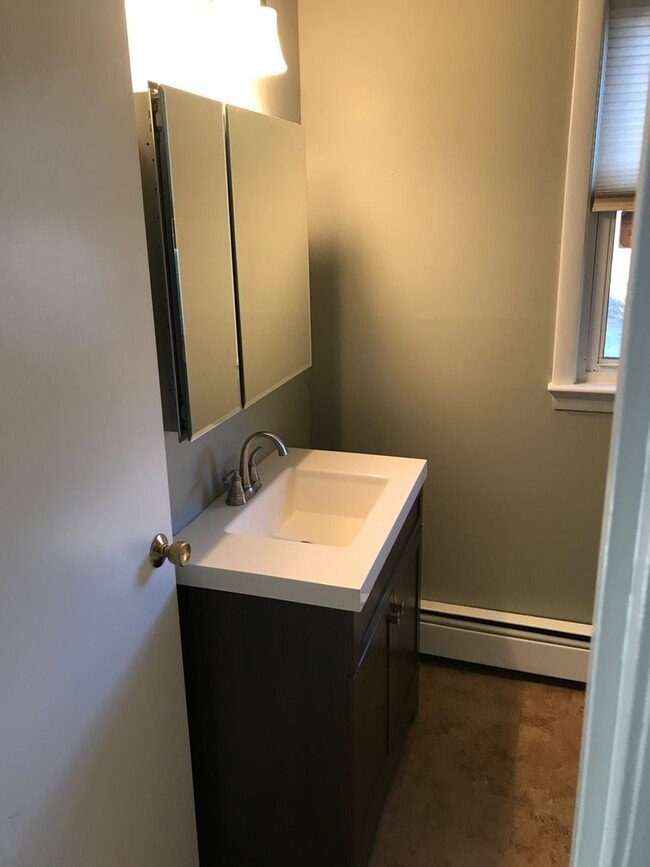 Building Photo - Nice Private Recently Updates One Bedroom ...