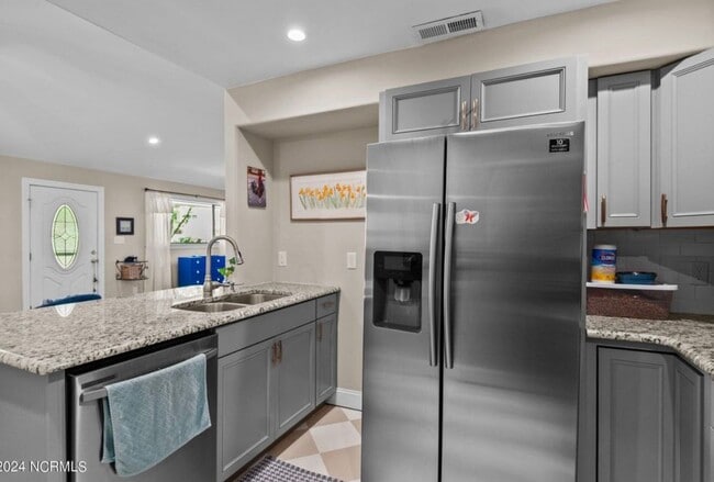 Building Photo - Exquisite One Level Townhome Quarterdeck Townes 2x2 Riverbend