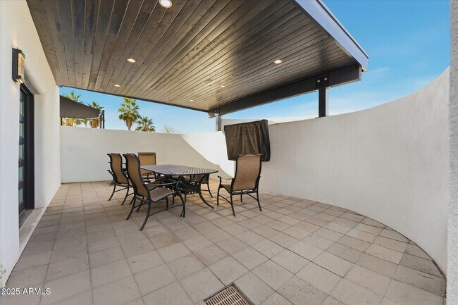 Building Photo - 3112 E Palo Verde Dr