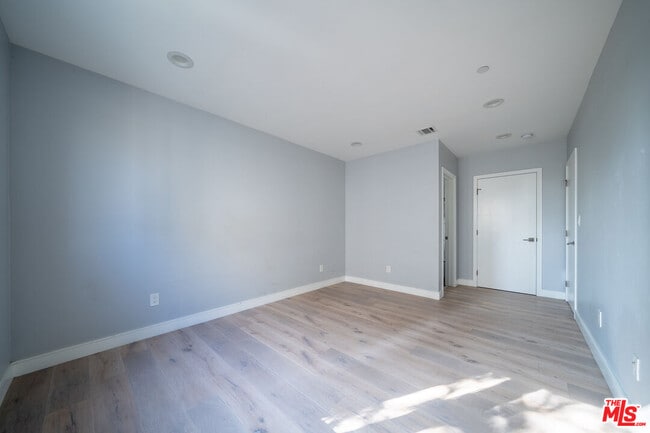 Building Photo - 11318 Miranda St