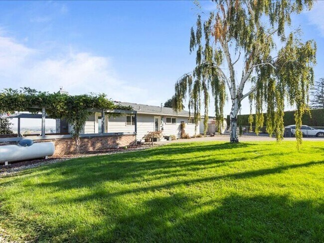 Building Photo - 3603 W Canal Dr
