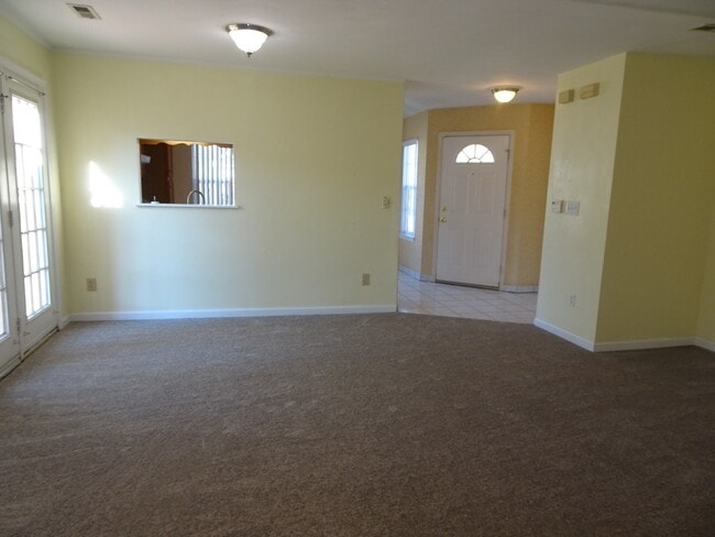 Building Photo - Single Family Ranch in Fawn Lake Newport N...